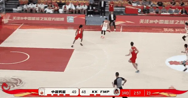 kaiyun-焦泊乔空切对抗上篮打进得到9分，中国男篮领先至3分