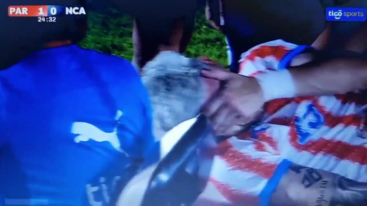 开云-距世界杯首战仅一周，巴拉圭国脚恩西索友谊赛受伤捂脸落泪